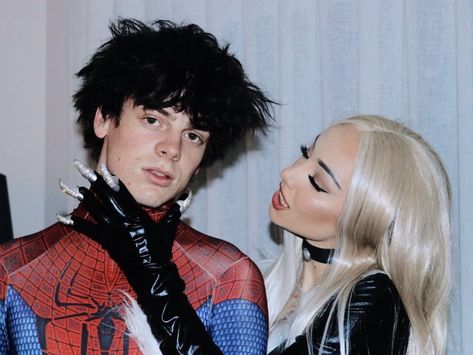 Black Spiderman Costume, Spiderman Black Cat, Skateboard Photos, Best Couples Costumes, Supergirl Cosplay, Duo Costumes, Hot Halloween Outfits, Black Spiderman, Couples Halloween Outfits