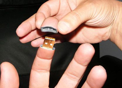 USB finger Game Hacker, Cyborgs Art, Pen Drive, Youtube Music, Black Mirror, Hard Drive, Flash Drive, Video Game, Usb Flash Drive