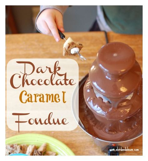 Dark chocolate caramel fondue Chocolate Caramel Fondue, Mozzarella Fondue, Caramel Fondue, How To Make Fondue, Best Cheese Fondue, Birthday Foods, Chocolate Fondue Recipe, Fondue Night, Dark Chocolate Caramel