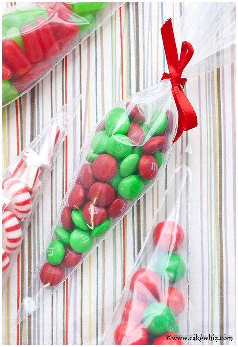 Christmas candy cones – Tip Junkie Christmas Sweet Cones, Sweetie Cones, Candy Wrapping, Christmas Food Treats, Candy Cone, Christmas Candy Gifts, Easy Homemade Gifts, Best Christmas Recipes, Sweet Cones