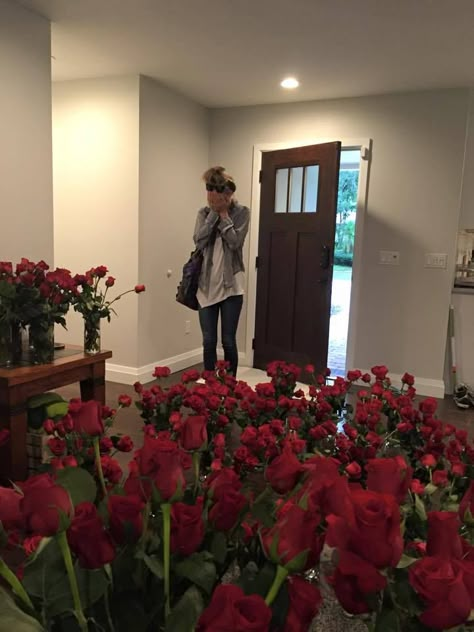 Charles put 1,000 roses in the house to surprise Allie. God I want a boyfriend like him. Quotes Girlfriend, Wedding Proposals, Dear Future Husband, Bohol, The Perfect Guy, Photo Couple, This Is Love, Most Romantic, Hopeless Romantic