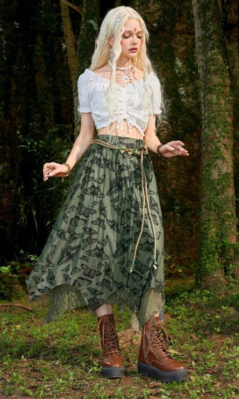 Woods Outfit Aesthetic, Mother Nature Outfit Ideas, Plant Core Outfit, Fairycore Style Outfits, Green Boho Outfits, Fantasycore Outfits Casual, Hippie Fairy Core Outfits, Faeriecore Outfit, Forest Inspired Outfit