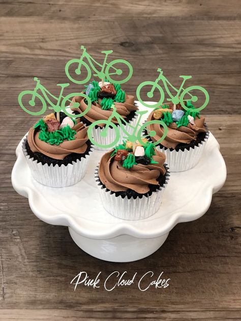 Mountain Bike Themed Party, Mountain Bike Party Ideas, Mountain Bike Birthday Party, Mountain Bike Cake Ideas, Bicycle Cupcakes, Bike Cupcakes, 21st Birthday Decorations Diy, Mountain Bike Cake, Bicycle Birthday Parties