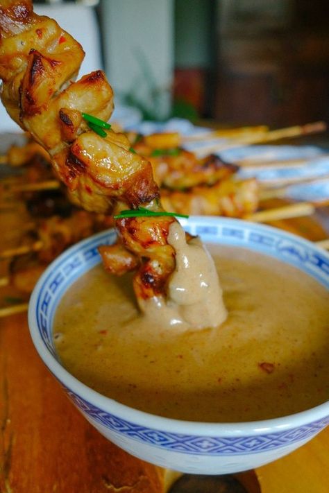 I have finally nailed the perfect chicken satay recipe! How long have I been going on about chicken satay? 2, 3 years? Well, possibly about 22 but I haven’t had the blog for that long SO YOU CAN’T PR Easy Chicken Satay, Chicken Satay Recipe, Satay Recipe, Perfect Chicken, Chicken Satay, Chicken Skewers, Asian Cooking, Poultry Recipes, Asian Dishes