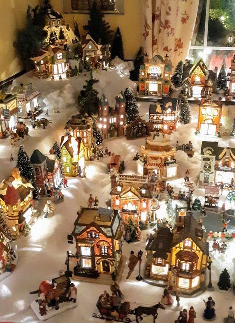 Light Up Christmas Village Display, Model Christmas Village, Christmas Mini Village, Lemax Christmas Village Ideas, Christmas Town Display Ideas, Rustic Christmas Village, Lemax Christmas Village Display, Christmas Village Display Ideas Diy, Holiday Village Display