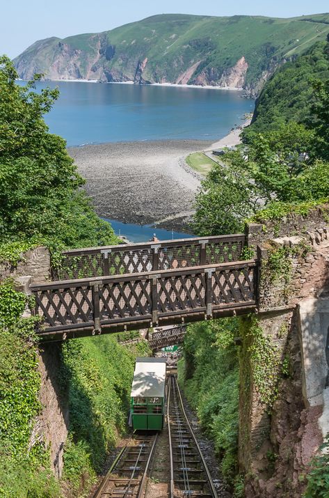 Lynton And Lynmouth, Lynmouth Devon, British Villages, Coastal Photos, Fairytale Places, Backpacking Ireland, Torquay Devon, Ireland Culture, Uk Cities