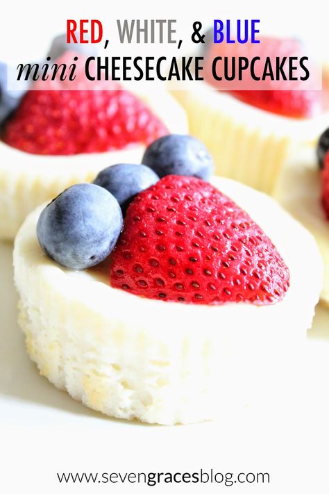 Red, White, & Blue Mini Cheesecake Cupcakes. The easiest mini cheesecakes ever. And so delicious! Fun dessert for Memorial Day & Fourth of July or any backyard party. Or just for fun. Mini Cheesecake Cupcakes, Cheesecakes Recipes, Mini Cheesecake Bites, Mini Cheesecakes Easy, Sweet Bites, Cheesecake Cupcakes, Cupcakes Recipe, Minnie Party, Cheesecake Bites