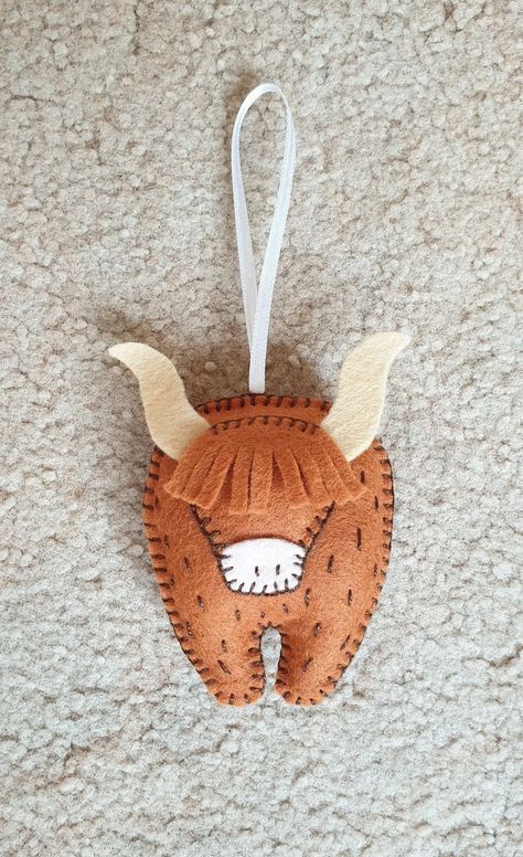 Cute Felt Highland Coo / Highland Cow/ Handmade Felt | Etsy Rajasthan Design, Woodworking Decor, Highland Coo, Cow Craft, Cow Highland, Cute Highland Cow, Cow Ornaments, Felt Christmas Decorations, Felt Embroidery