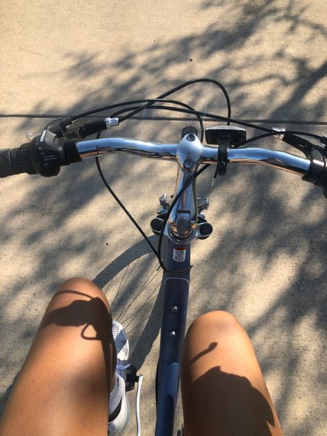 Riding Bike Aesthetic, Bike Aesthetic, Outdoor Workout, Vision Board Images, Vision Board Inspiration, Slow Life, Bike Ride, Summer Aesthetic, Fitness Inspo