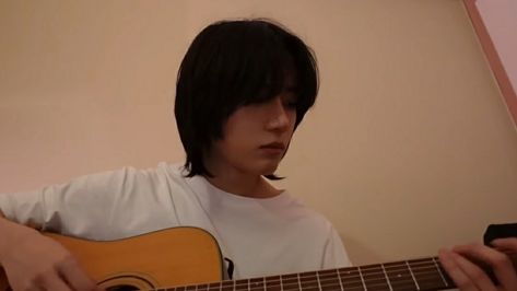 Beomgyu Playing Guitar, Beomgyu Header, Choi Beomgyu, Seokjin Bts, Haikyuu Anime, Playing Guitar, Boyfriend Material, Guitar