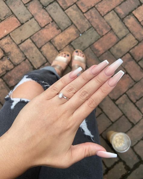 Outlined Coffin Acrylic Nails, Formal Nails Coffin, White Outlined Nails Coffin, White Outline Acrylic Nails, White Outline Nails Coffin, Pink Nails With White Outline, Outline French Tip Nails Almond, Ombre Nails Acrylic Square, White Outlined Nails