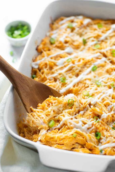 Spaghetti Squash Buffalo Chicken, Chicken Spaghetti Squash Casserole, Buffalo Chicken Spaghetti, Lauren Fit Foodie, Buffalo Chicken Spaghetti Squash, Easy High Protein Meals, Spaghetti Squash Casserole, Buffalo Chicken Casserole, Baked Spaghetti Squash