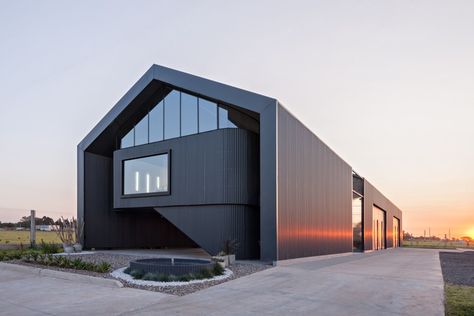 Warehouse Design Architecture, Modern Warehouse Design, Warehouse Design Exterior, Industrial Building Design, Warehouse Architecture, Industrial Facade, Industrial Exterior, Metal Building Designs, Modern Warehouse