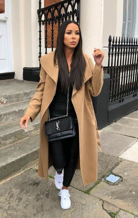 Coat Outfit Casual, Waterfall Coat, Camel Coat Outfit, Camel Coat Street Style, Elegante Casual, Looks Street Style, Camel Coat, Coat Outfits, Fall Fashion Outfits