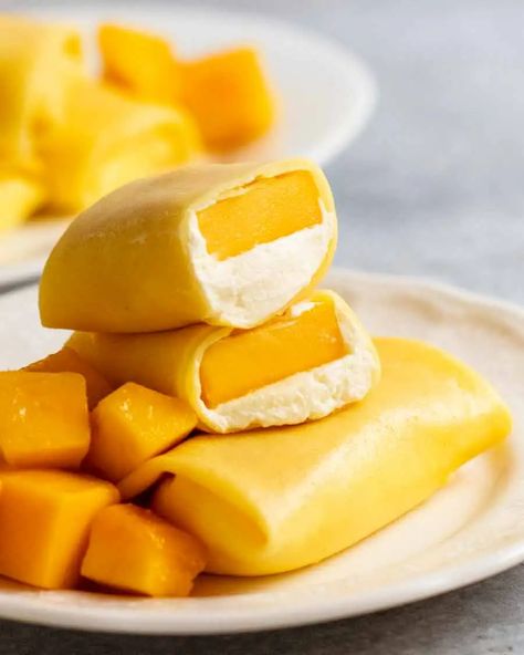 Mango Crepe Roll, Panamanian Breakfast, Mango Desert, Mango Dishes, Mango Crepe, Mango Pancakes, Tin Eats, Mango Recipe, Yum Cha