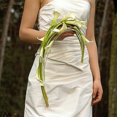 Binding Alternative Wedding Bouquet, White Calla Lilies, Calla Lily Bouquet, Modern Wedding Flowers, Bouquet Bride, Tropical Wedding Flowers, Unique Bouquet, Lily Bouquet, Unique Bride