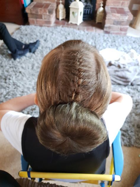 Doughnut Bun, Donut Bun Hairstyles, French Plait, Donut Bun, Hair Challenge, School Hair, Bun Hair, Hairstyles For School, At School