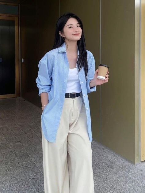 Light Blue Collar Shirt Outfit Women, Summer Trousers Outfits Casual, Ootd Tomboy, Old Money Outfits Women, Old Money Outfits, Simple Casual Outfits, Outfit Korean Style, Casual Chic Outfits, Korean Casual Outfits