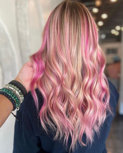 Blonde Hair Pink Tips, Pink Hair Streaks, Pink Hair Highlights, Hair With Pink Highlights, Blonde Hair With Pink, Blonde Hair With Pink Highlights, Pink Blonde, Pink Tips, Pink Blonde Hair