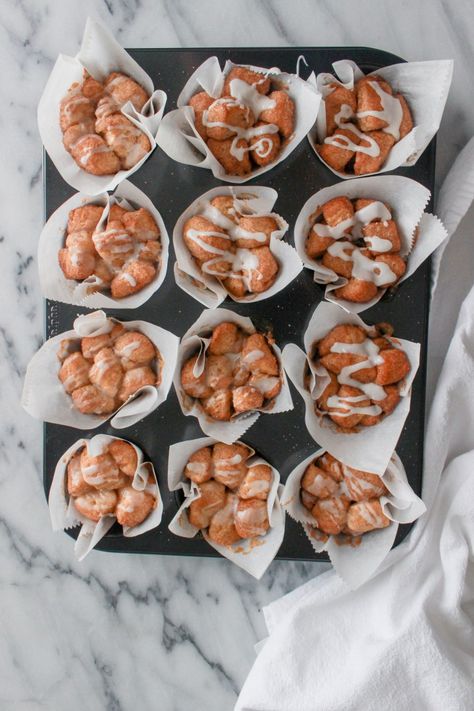 Cinnamon Pull-Apart Buns - Mandy Jackson Cinnamon Pull Apart, Cinnamon Monkey Bread, Cinnamon Pull Apart Bread, Cinnamon Bun Recipe, I Want Food, Cinnamon Muffins, Bread Appetizers, Cinnamon Bread, Bread Recipes Sweet