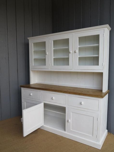 Kitchen Dressers, Kitchen Dresser, Art Studio At Home, Bedroom Closet Design, Kitchen Dinning, Handmade Kitchens, Bespoke Kitchens, Kitchen Cabinet Design, Closet Bedroom