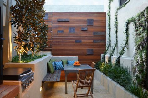 18 Outdoor Breakfast Nook Ideas for Bright and Beautiful Morning #BreakFast #Nook #Kitchen #Home  #IrvineHome  ༺༺ 🏡 ❤ ℭƘ ༻༻ Tiny Courtyard, Small Patio Design, Small City Garden, Small Outdoor Patios, Small Garden Landscape, Small Courtyard Gardens, Courtyard Gardens Design, Contemporary Patio, Outdoor Patio Designs