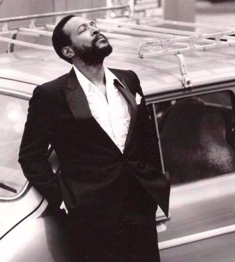 Looking up to you !!! I love this Man Motown Fashion, Soul Singers, Vintage Black Glamour, Marvin Gaye, Black Celebrities, Celebrities Humor, Black Music, I'm With The Band, Music Icon