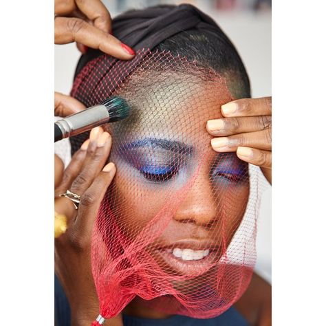 To create the illusion of fish scales, makeup artist Porsche Cooper used Gina Betteli's inventive trick. Cut a piece of plastic netting from a bag of potatoes and use as that your stencil. With a fluffy brush, mix together the cobalt and turquoise shades, and then lightly tap on top of the net to create your design. Begin at the temples, then work your way down, defining the cheekbones as well. To set the cream shadow, dust the netting with a oceanic shimmery powder shadow (we love Gucci Shad... Diy Mermaid Makeup, Costume Meduse, Mermaid Makeup Halloween, Mermaid Makeup Tutorial, Makeup Luxury, Dresses Halloween, Medusa Costume, Halloween Make-up Looks, Makeup For Halloween