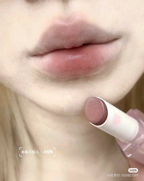 Cupids Bow Lips, Lipstick Korean, Lip Makeup Tutorial, Makeup Tut, Glo Up, Get Money, Asian Eye Makeup, Makeup Looks Tutorial, Kiss Makeup