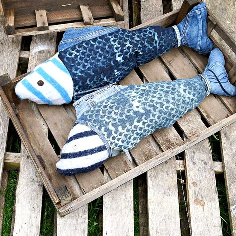 DIY Salvaged Junk Projects 429 - Denim fish pillows, felt succulents, colander light, up-cycled bottle messages, plus! Features and NEW junk projects! Stuffed Fish Sewing Pattern Free, Fish Shaped Pillow, Beachy Artwork, Recycling Denim, Stuffed Fish, Homemade Pillows, Diy Nursing, Denim Pillow, Fish Pillow