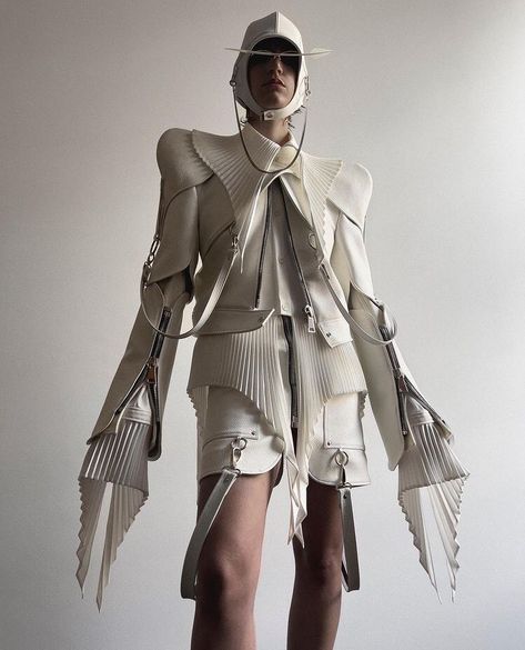 Robert Wun, Style Development, Runway Design, Futurism Fashion, Costume Couple, Detail Couture, Space Fashion, Conceptual Fashion, Futuristic Fashion