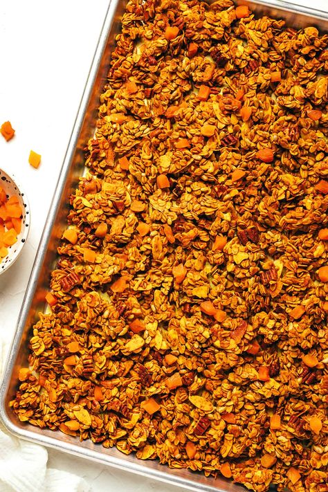 Golden Granola Granola Ingredients, Granola Clusters, Pecan Rolls, Crunchy Granola, Chocolate Granola, Gimme Some Oven, Breakfast Quiche, Dried Mangoes, Granola Recipe