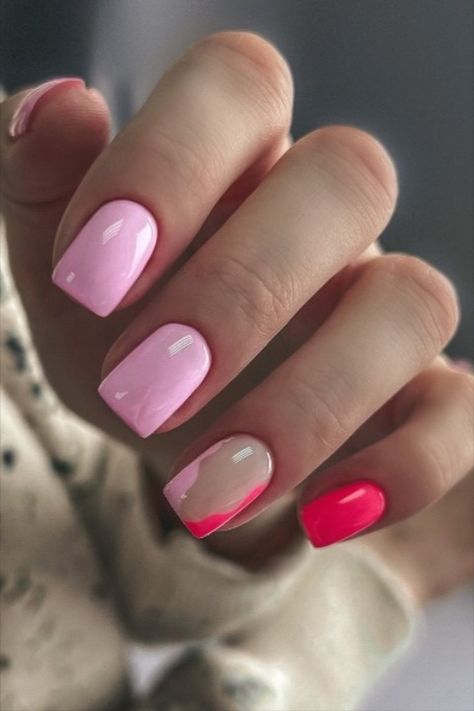 Spring Nails 2024 Bubblegum Pink Nails, Emerald Nails, Dark Green Nails, Gold Nail Designs, Elegant Nail, Spring Nail Trends, Nail Designs Tutorial, Green Nail Designs, Daisy Nails