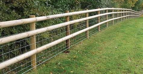 The fence mom chose Stock Fencing, Post And Rail Fence, Diy Backyard Fence, Electric Fencing, Fence Options, Country Fences, Rustic Fence, Farm Plans, Cheap Fence