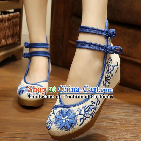 Hanfu Shoes, Genshin Oc, Shoes Embroidery, Medieval Shoes, Oc Reference, Historical Shoes, Outfit Reference, Chinese Shoes, Chinese Clothes