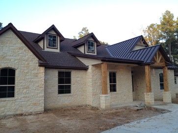 Texas ranch house style with stone, metal roof accent, and cedar trusses in the Magnolia building area Brick House Colors, Ranch House Exterior, Exterior House Colors With Stone, Home Styles Exterior, House Paint Color Combination, Hill Country Homes, Brick Ranch, Spanish Style Homes, Traditional Exterior