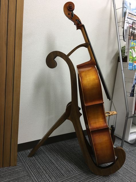 Cello Aesthetic, Cello Stand, Violin Stand, Cello Lessons, Guitar Making, Fondant Rose, Violin Lessons, Woodworking Workshop, Violin