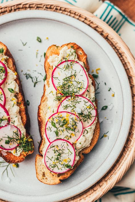 Creamy tofu ricotta is slathered on toast and topped with thinly sliced radishes and a fennel frond herb sprinkle. This beautiful vegan and gluten free toast is perfect for a snack, breakfast, or a light lunch! Radish Pizza, Vegan Toast Ideas, Spring Eats, Vegan Toast, Pickled Beet Salad, Veggie Fritters, Toast Ideas, Gluten Free Toast, Tofu Ricotta