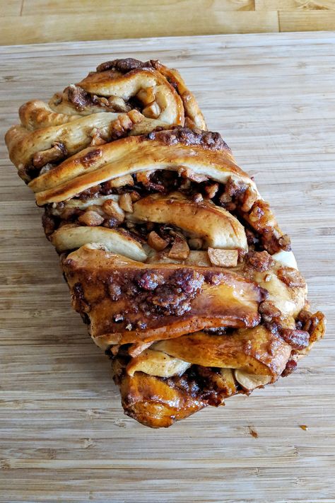 Pecan Babka, Babka Bread, Babka Recipe, Pane Dolce, Chocolate Babka, Sweet Dough, Cinnamon Apple, Sweet Bread, Breakfast Breads