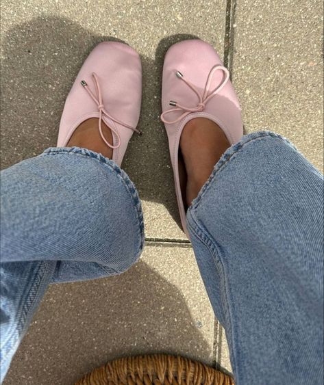 Ballet Flats Pink, Ballet Slippers, Mode Inspo, Leather Ballet Flats, Pink Outfit, Spring Shoes, New Wardrobe, The Chic, Who What Wear