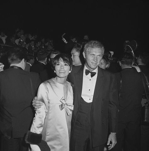 The 32 best dressed celebrities in Oscars red carpet history Neile Adams, Actor Steve Mcqueen, Steve Mc, Oscar Fashion, Top Pic, Mc Queen, Best Duos, Latest News Today, Steve Mcqueen