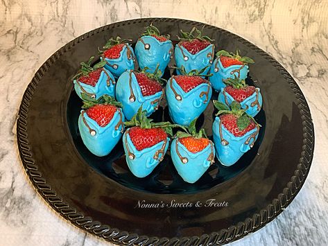 Nursing Graduation Strawberries Nursing Pinning Ceremony Ideas, Doctor Themed Party, Nurse Grad Party Food, Nursing Graduation Party Food, Medical Themed Parties Food, Nursing Party Ideas, Doctor Party Ideas, Nurse Party Food, Nurse Practitioner Graduation Party