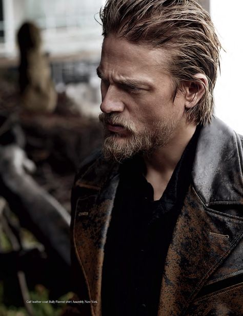 rackk and ruin: CHARLIE HUNNAM . . . YOUR WELCOME. Charlie Hunnam Haircut, Braid Hairstyle, Athletic Hairstyles, Corte De Cabelo Masculino, Charlie Hunnam, Sons Of Anarchy, Black Mamba, Popular Hairstyles, Long Hair Styles Men