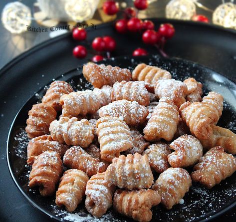 Easy Christmas Sweets, Christmas Sweets Easy, Christmas Sweet Recipes, Christmas Sweets Recipes, Simple Desserts, Rose Cookies, Goan Recipes, Quick Weeknight Dinners, Christmas Sweets