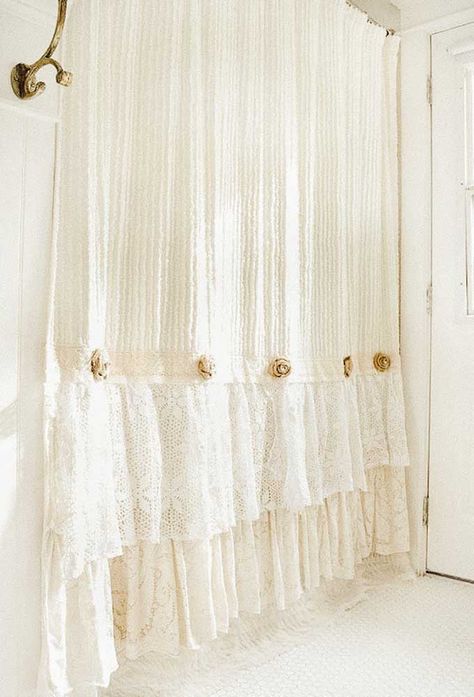 DIY Shabby Chic Shower Curtain Tutorial|lace shower curtain|shabby chic bathroom |how to make a shower curtain|farmhouse style|lace shower curtain|shabby chic decor|diy shower curtain|shower curtains for your bathroom|french home diy|shabby chic tutorial for you bathroom|home tutorial|bathroom tutorial|shower curtain diy|hallstromhome Shabby Chic Weihnachten, Chic Home Decor Ideas, Chic Decor Diy, Lace Shower Curtains, Shabby Chic Shower, Shabby Chic Shower Curtain, Diy Shabby Chic, Curtain Tutorial, Muebles Shabby Chic