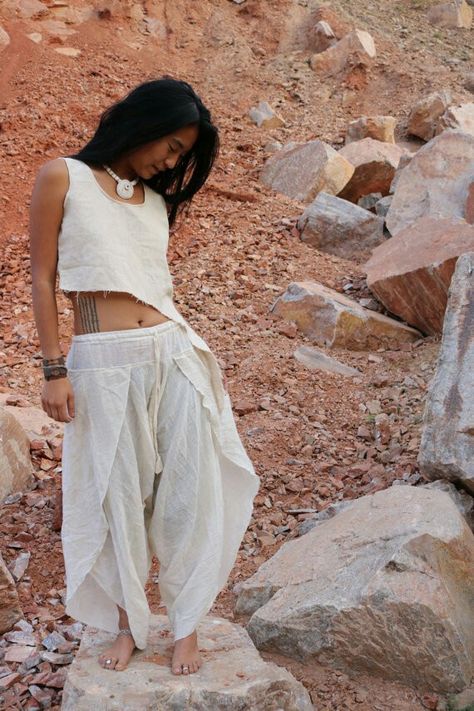 Desert Aesthetic Fashion, Fashion Structure, Look Boho Chic, Organic Lifestyle, Dhoti Pants, Unisex Pants, Hippie Style Clothing, Handwoven Fabric, Clothing Pants