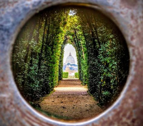 The Aventine Keyhole: the Most Famous Keyhole in Rome Must See Italy, Rome Tourist, Summer In Rome, Free Things To Do In Rome, Rome Bucket List, St. Peter’s Basilica, Rome Summer, Italy Tourist, Rome Photography