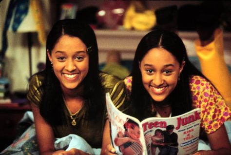 Still of Tamera Mowry-Housley and Tia Mowry-Hardrict in Sister, Sister (1994) Sisters Tv Show, Tamara Mowry, Black Sitcoms, Tia And Tamera Mowry, Malinda Williams, Black Tv Shows, Poetic Justice Braids, Tamera Mowry, Tia Mowry