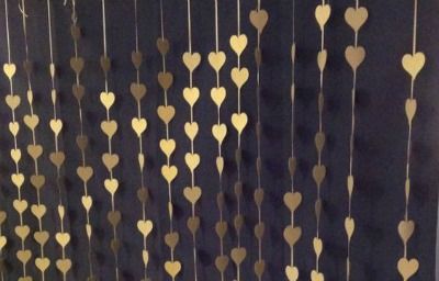 5 non-cheesy photo booth ideas for valentine's day Ribbon Backdrop, Photo Booth Backdrop Wedding, Booth Backdrops, Photos Booth, Wedding Ceremony Backdrop, Diy Photo Booth, Wedding Photo Booth, Gold Hearts, Backdrop Design