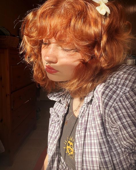 Ginger Hair Drawing, Ginger Hair Woman, Ginger Hair Styles, Dyed Ginger Hair, Ginger Hair Dye, Ginger Hair Aesthetic, Two Tone Hair Color, Curly Ginger Hair, Ginger Hair Dyed